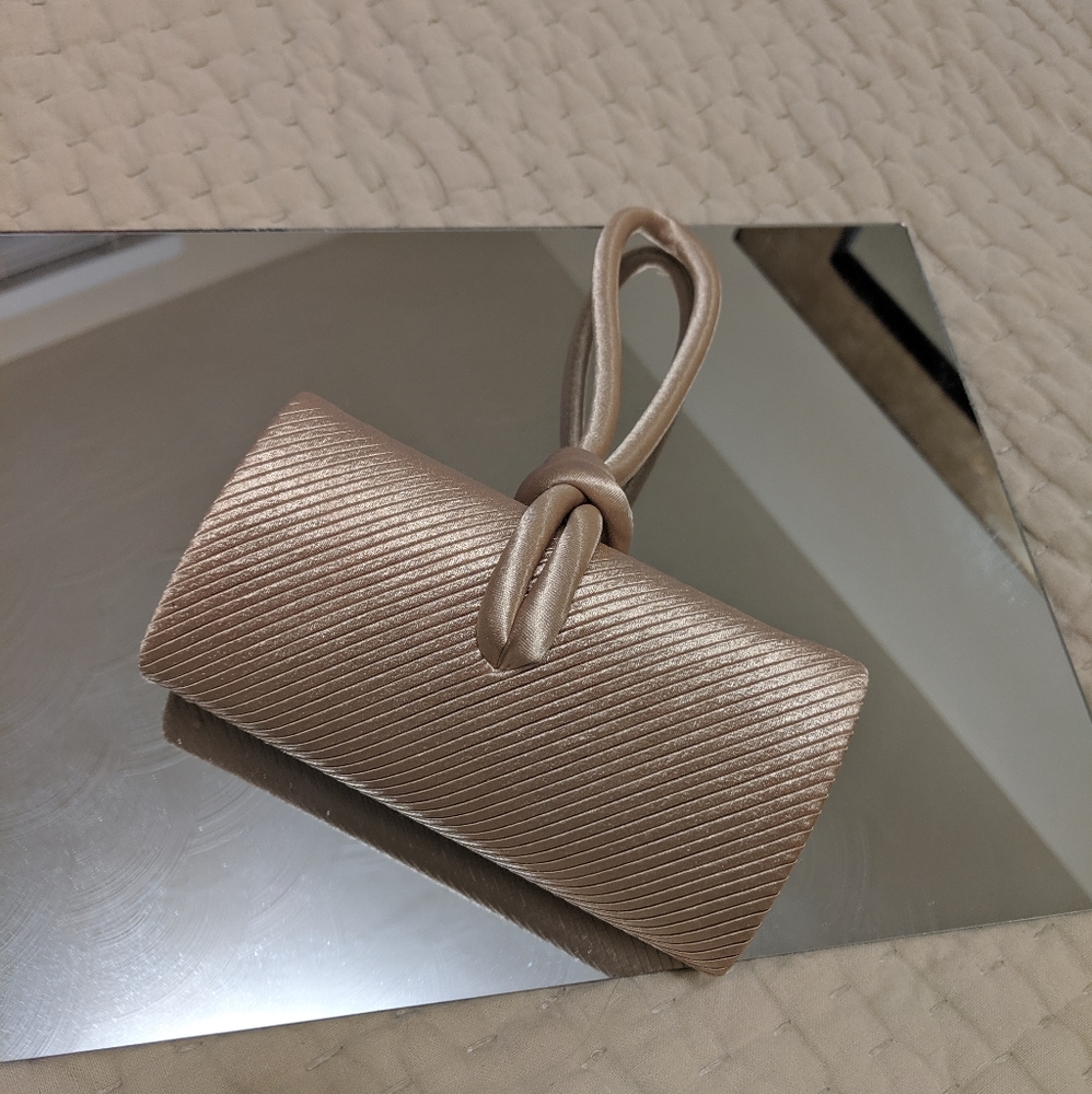 Cache Clutch - image 1